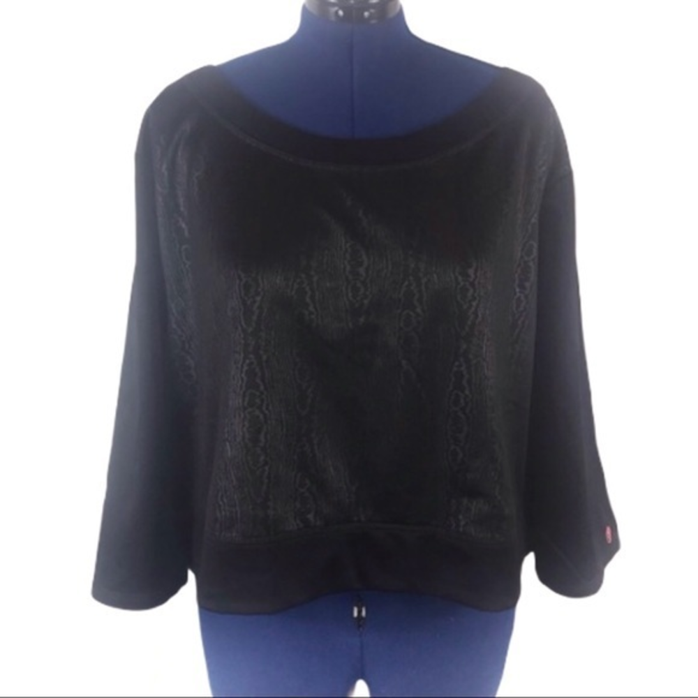 Lane Bryant Livi 26/28 black crop snakeskin athleisure athletic sweatshirt top